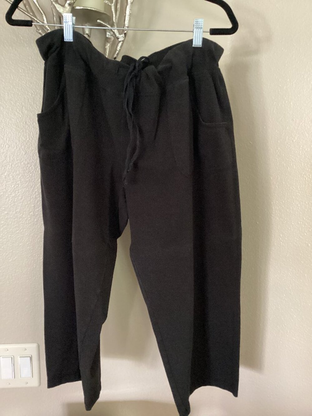 Athletic Works black sweatpant shorts, size XXL, with pockets and drawstring wai